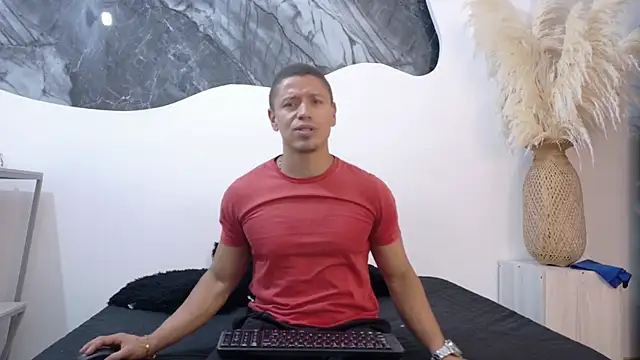 Thiago 16 online show from August 4, 2026, 5:01 am