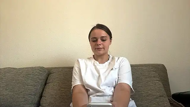 LorileeKaliszewski online show from August 3, 2026, 7:49 am
