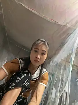 Snapshot of Dovia-sy chatting on August 2, 2026, 1:42 pm Dovia-sy online show from August 2, 2026, 1:42 pm