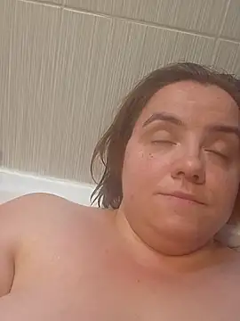 CurvyMia XX online show from August 5, 2026, 5:18 pm