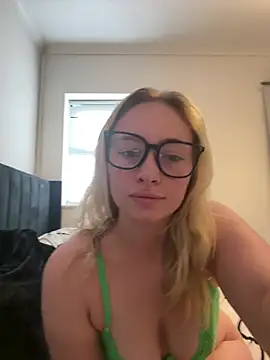 Larnsweet x online show from August 4, 2026, 5:39 pm