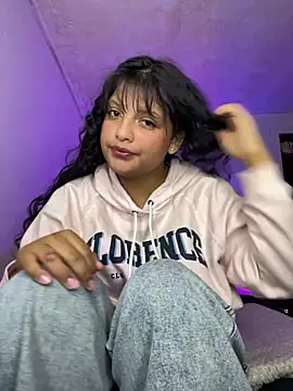 Violeta  22 online show from August 6, 2026, 5:30 pm