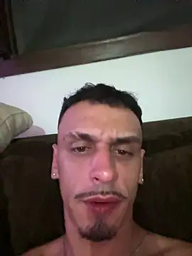 jhonny0416 online show from August 3, 2026, 11:42 pm