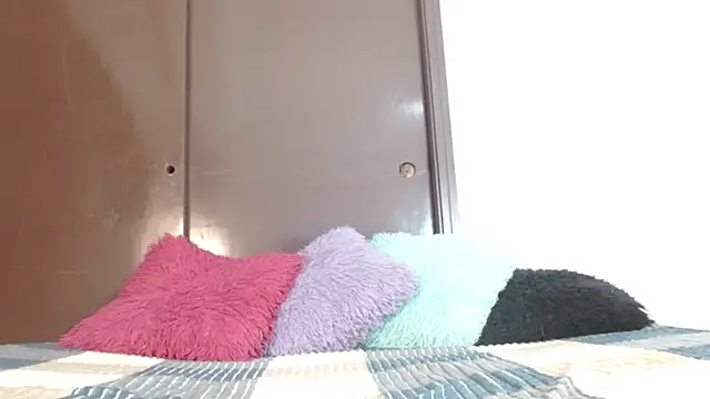 Sofia clarkson online show from August 4, 2026, 1:04 pm