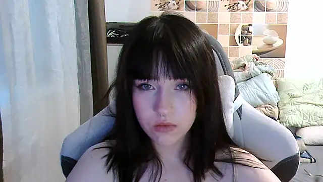 Snapshot of EvaHurt chatting on August 6, 2026, 4:46 pm EvaHurt online show from August 6, 2026, 4:46 pm