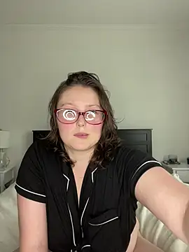 AngelWiess online show from August 9, 2026, 4:57 pm