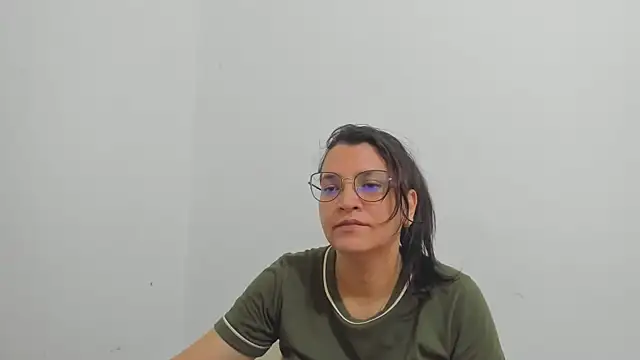 MARILYN GARCIA online show from October 4, 2025, 1:45 pm