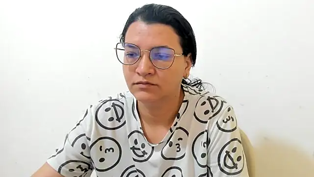 MARILYN GARCIA online show from November 16, 2025, 2:33 pm