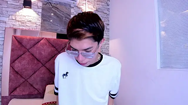 LianFerrer1 online show from August 6, 2026, 11:27 am