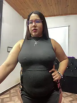 Snapshot of shara_ chatting on May 16, 2026, 10:53 pm shara online show from May 16, 2026, 10:53 pm