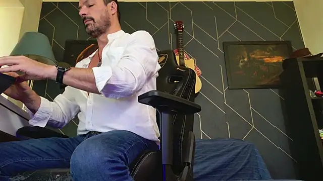 Snapshot of ChrisKox chatting on April 1, 2026, 8:37 am ChrisKox online show from April 1, 2026, 8:37 am