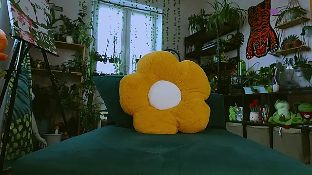 Dead Butterfly online show from June 4, 2026, 12:54 pm