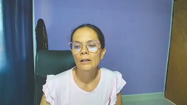 Nattyslave4U online show from April 4, 2026, 9:32 pm