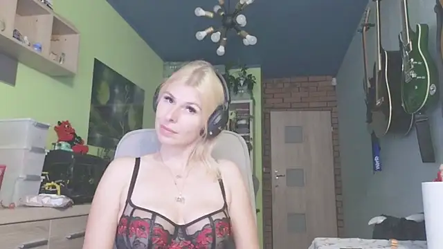 karmija online show from October 9, 2025, 8:42 pm