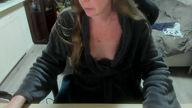 minoesje37 online show from February 10, 2026, 8:30 pm