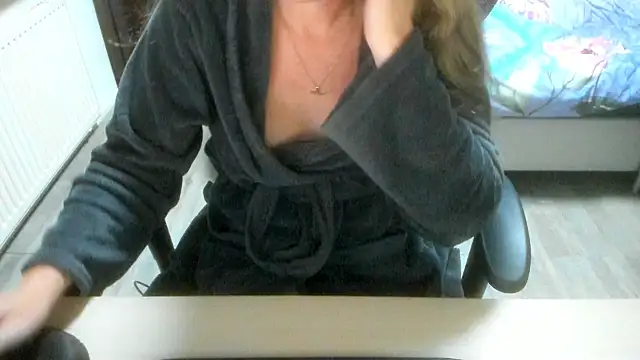 minoesje37 online show from November 29, 2025, 9:26 pm