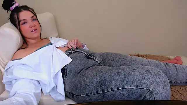 Snapshot of Cassidy_One chatting on October 22, 2025, 2:22 am Cassidy One online show from October 22, 2025, 2:22 am