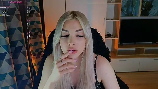 Snapshot of MilanaOmg chatting on April 3, 2026, 6:14 pm MilanaOmg online show from April 3, 2026, 6:14 pm