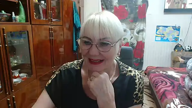 Snapshot of JenaCheim chatting on June 3, 2026, 8:13 pm JenaCheim online show from June 3, 2026, 8:13 pm