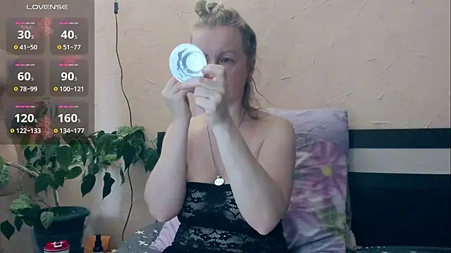 Snapshot of I_AM_MILF chatting on March 5, 2026, 8:00 am I AM MILF online show from March 5, 2026, 8:00 am