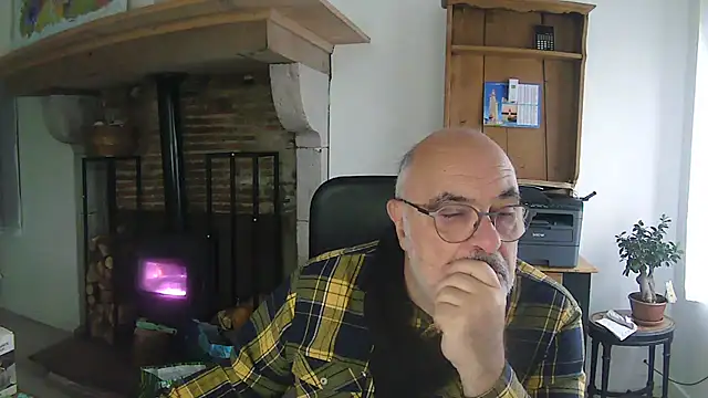 Snapshot of phlox3 chatting on December 5, 2025, 2:48 pm phlox3 online show from December 5, 2025, 2:48 pm