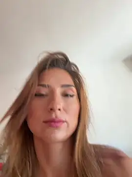 Snapshot of StracciaStella- chatting on July 9, 2026, 4:28 pm StracciaStella- online show from July 9, 2026, 4:28 pm