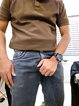 shakir12340 online show from September 9, 2025, 4:38 pm