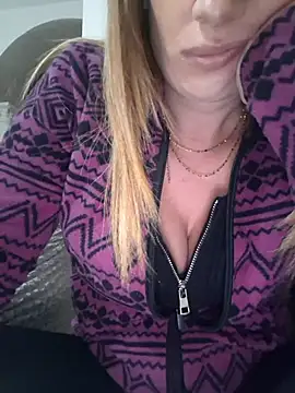 Snapshot of fammefatale1987 chatting on November 24, 2025, 5:13 pm fammefatale1987 online show from November 24, 2025, 5:13 pm