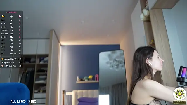 LAUREL HAZEL online show from March 17, 2025, 1:24 am