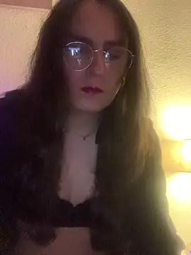 Snapshot of Chic_desire chatting on April 25, 2026, 10:40 pm Chic desire online show from April 25, 2026, 10:40 pm
