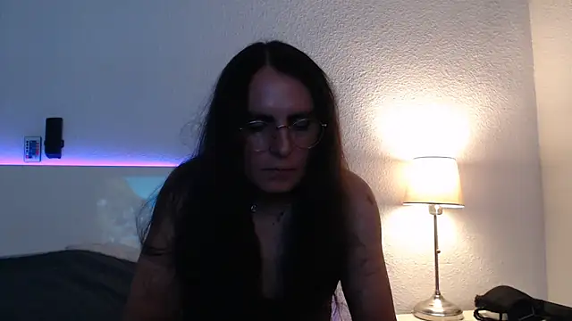 Snapshot of Chic_desire chatting on June 2, 2026, 10:32 pm Chic desire online show from June 2, 2026, 10:32 pm