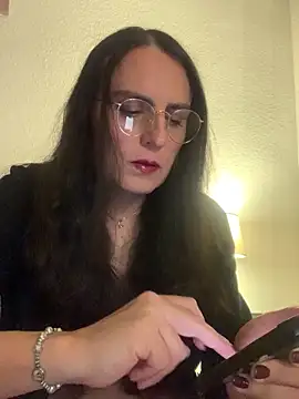 Snapshot of Chic_desire chatting on April 1, 2026, 9:45 pm Chic desire online show from April 1, 2026, 9:45 pm