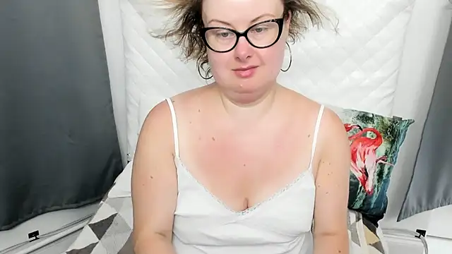 dirtyBonnie online show from July 18, 2026, 9:51 am
