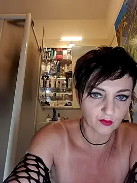 lucillabollente online show from July 27, 2026, 3:57 am