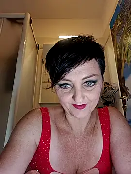 lucillabollente online show from June 15, 2026, 4:12 am