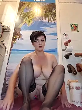 lucillabollente online show from June 5, 2026, 4:28 am