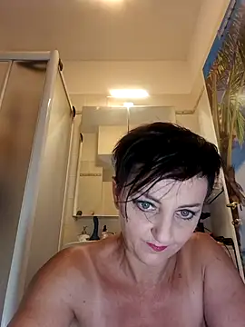 lucillabollente online show from July 17, 2026, 4:32 am