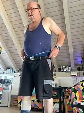wankcellar online show from June 24, 2026, 11:20 am