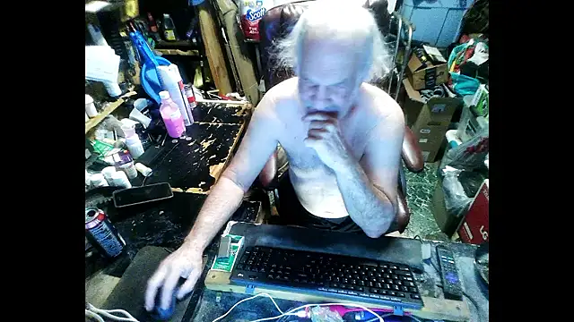 Snapshot of russtee chatting on January 12, 2026, 7:31 pm russtee online show from January 12, 2026, 7:31 pm