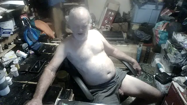 Snapshot of russtee chatting on September 26, 2025, 3:30 pm russtee online show from September 26, 2025, 3:30 pm