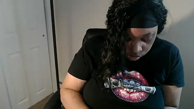 Sexymona1218 online show from April 27, 2026, 6:06 pm