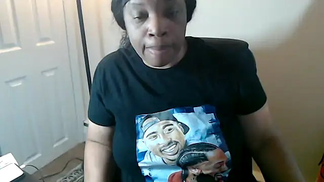 Snapshot of Sexymona1218 chatting on May 20, 2026, 10:12 am Sexymona1218 online show from May 20, 2026, 10:12 am