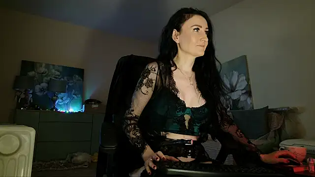 lara heaven online show from November 15, 2025, 9:02 am