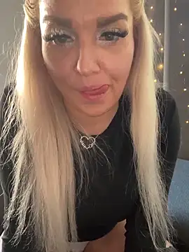 MIA-XXX online show from November 5, 2025, 11:46 am