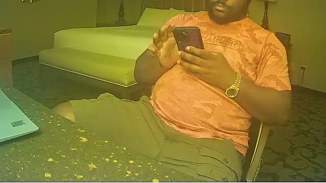 StudMuffin702 online show from March 2, 2026, 4:24 am