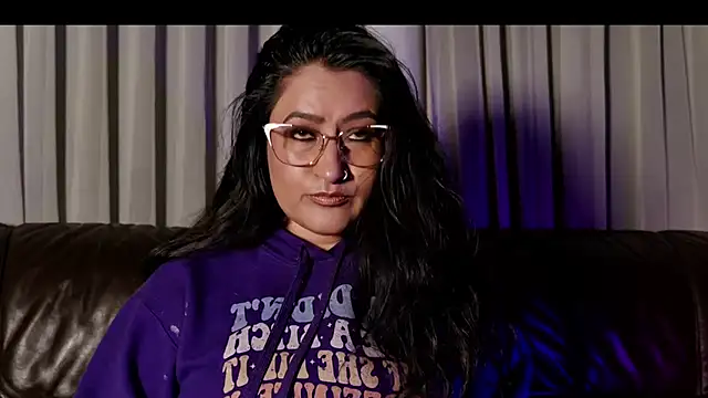 DeesseLuxure online show from July 29, 2026, 4:01 am