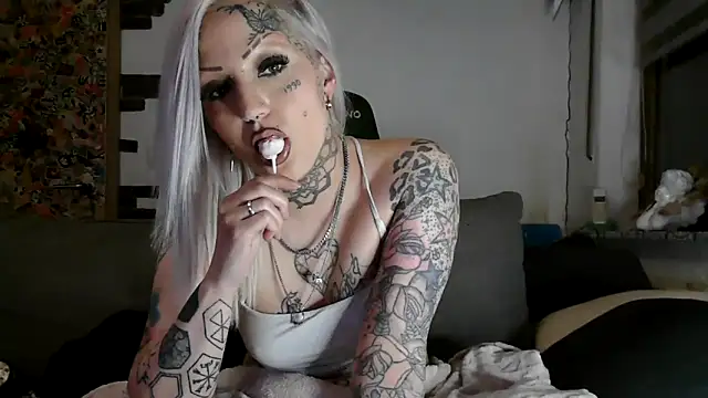 RoxxyInk online show from April 28, 2026, 10:03 pm