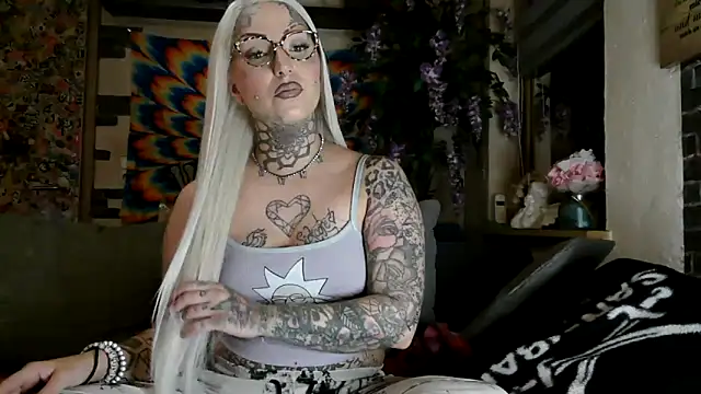 RoxxyInk online show from September 28, 2025, 10:17 pm