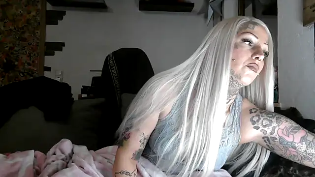 Snapshot of RoxxyInk chatting on March 17, 2026, 10:13 pm RoxxyInk online show from March 17, 2026, 10:13 pm