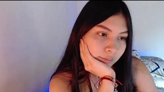 evolet01 online show from October 6, 2025, 8:42 pm